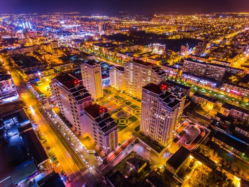 ЖК большой краснодар официальный. Описание Жилой комплекс «Большой» — это 4 здания с закрытой охраняемой внутренней территорией, прекрасным обустроенным двором, детскими и спортивными площадками. 02