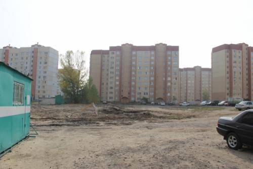 Новый микрорайон. Жители микрорайона «Новый Бомбей» просят вместо 27-й многоэтажки построить им спортплощадку