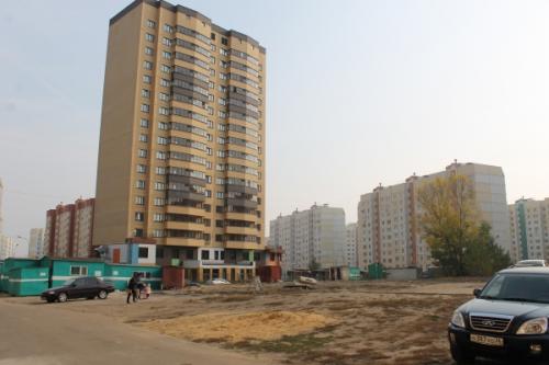 Новый микрорайон. Жители микрорайона «Новый Бомбей» просят вместо 27-й многоэтажки построить им спортплощадку