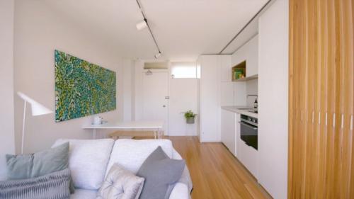 24 квартиры. В этой квартире всего 24 кв. м. но в ней есть всё, что нужно