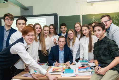 Стоит ли отдавать ребенка в платное.. Плюсы частных школы 02