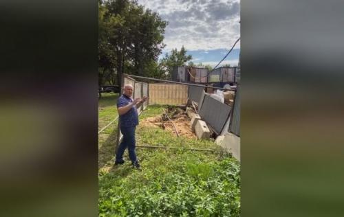 Пик рухнул дом. Не построенные, но уже горевшие, рухнувшие и затопленные дома от ПИКа — сентябрьский обзор