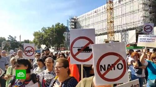 Митинг в москве сегодня против путина. Этим утром цены на газ в Европе вновь превысили 2900 долларов за кубометр. Энергетический кризис, вызванный столь высокими ценами на топливо, подпитывает недовольство жителей всего Евросоюза. Они уже начали выходить на улицы, требуя от властей своих стран сделать, что-то с ценами на энергию. Однако руководство ЕС предпочитает валить вину за кризис на Россию, а не решать проблему.