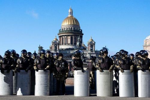 Как на работу выходят на акции протеста.. Все новости » 02