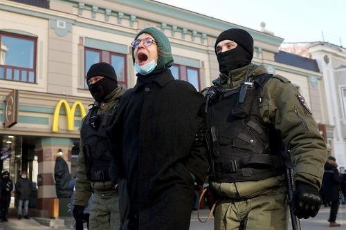 Как на работу выходят на акции протеста.. Все новости » 12