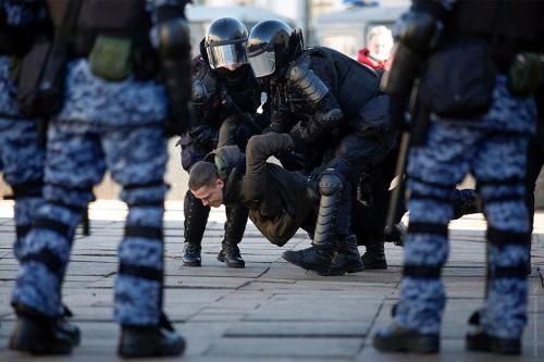 Как на работу выходят на акции протеста.. Все новости » 03