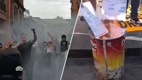 Митинг в москве сегодня против путина. Этим утром цены на газ в Европе вновь превысили 2900 долларов за кубометр. Энергетический кризис, вызванный столь высокими ценами на топливо, подпитывает недовольство жителей всего Евросоюза. Они уже начали выходить на улицы, требуя от властей своих стран сделать, что-то с ценами на энергию. Однако руководство ЕС предпочитает валить вину за кризис на Россию, а не решать проблему.