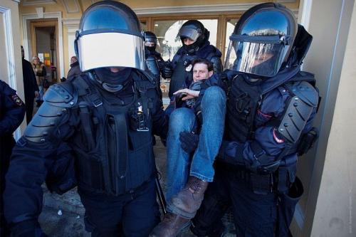 Как на работу выходят на акции протеста.. Все новости » 05