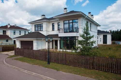 Секреты жилья в два уровня. Яркие дизайнерские решения 24