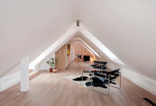 Плюсы и минусы мансардного этажа. Отделка и интерьер 04