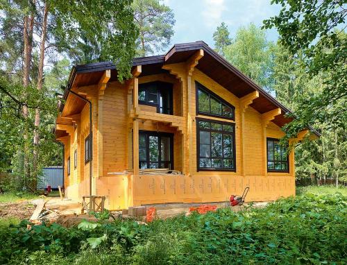 Балкон на первом этаже. Как оформить пристройку балкона к первому этажу 04