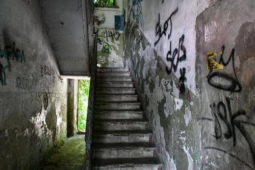 Дома в краснодаре под снос. А бомж и ныне там 03