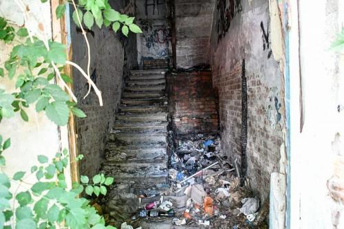 Дома в краснодаре под снос. А бомж и ныне там 04