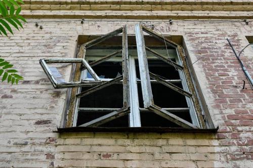 Дома в краснодаре под снос. А бомж и ныне там 08