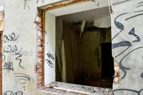 Дома в краснодаре под снос. А бомж и ныне там 09