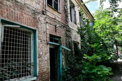 Дома в краснодаре под снос. А бомж и ныне там 10